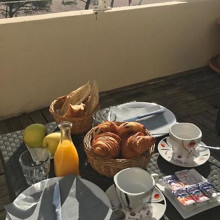 Le Marina B Hotel La Ciotat Bagian luar foto