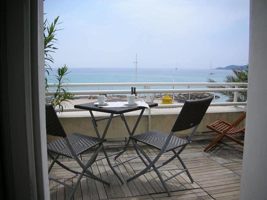 Le Marina B Hotel La Ciotat Bagian luar foto
